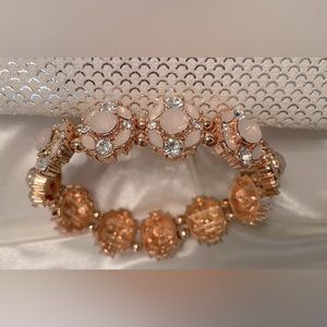 NWOT Flower Design Flex Bracelet with White Diamond, Gold and Coral Colour Gems